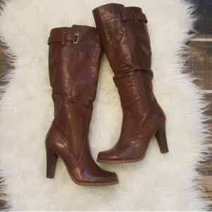 BRAND NEW IN BOX Guess brown heeled boots